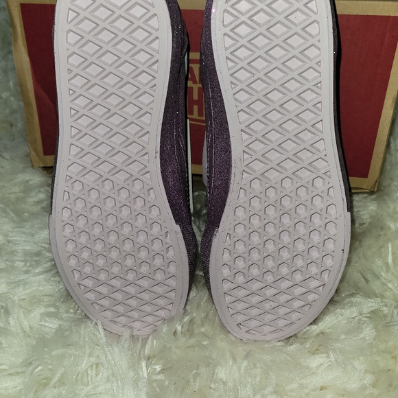 Vans - Picture 3 of 5